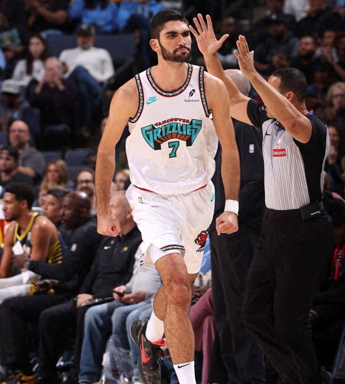 包含国际比赛日孟菲斯灰熊备战CBA常规赛，官宣签约细节曝光，目标明确，年轻球员得到机会的词条