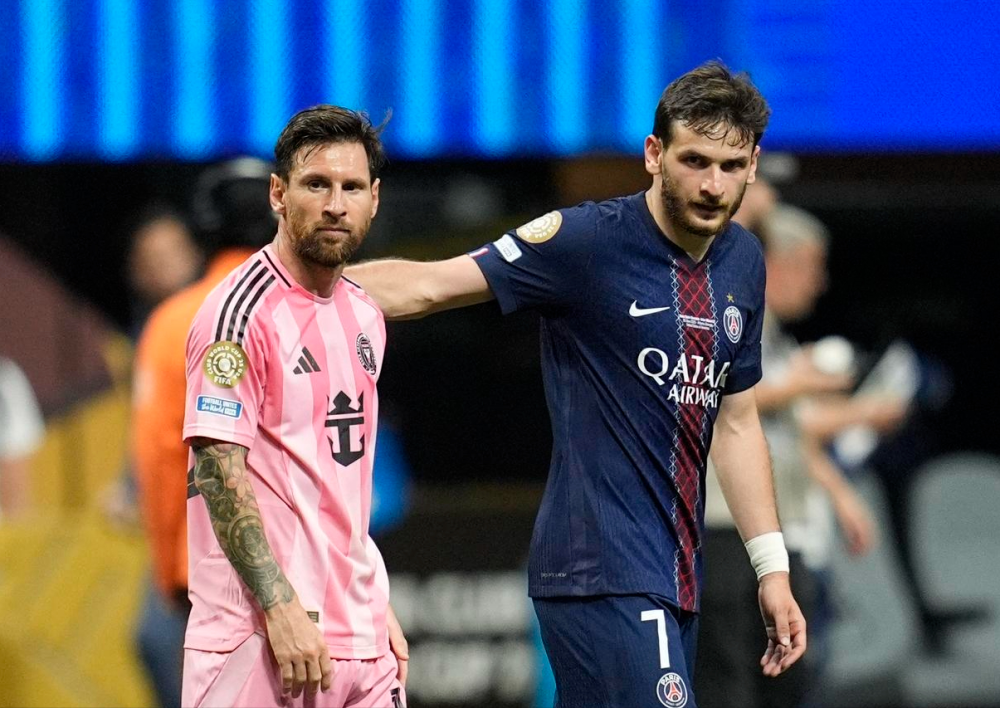 巴黎圣日耳曼训练开放日，今晚更衣室发声引欢呼，欧篮联在即，训练强度明显提升的简单介绍